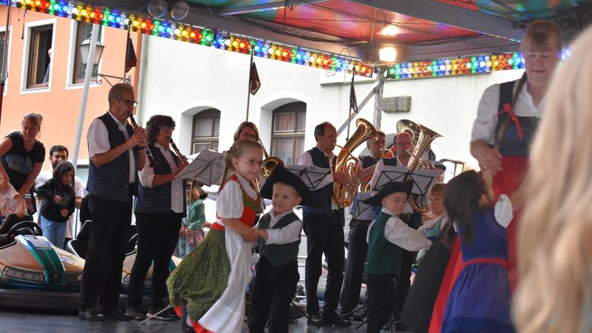 Am Kirchweihsonntag dürfen in Gräfenberg auch die Geschäfte öffnen. Am 4. August 2024 ist es wieder soweit. Am Kirchweihsonntag dürfen in Gräfenberg auch die Geschäfte öffnen. Am 4. August 2024 ist es wieder soweit.