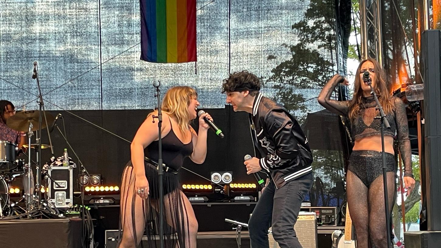 In den USA ein Star: Low Cut Connie war begeistert vom Weinturm, zu seinen Fans zählen Barack Obama, "The Boss" Bruce Springsteen oder Sir Elton John. In den USA ein Star: Low Cut Connie war begeistert vom Weinturm, zu seinen Fans zählen Barack Obama, "The Boss" Bruce Springsteen oder Sir Elton John.