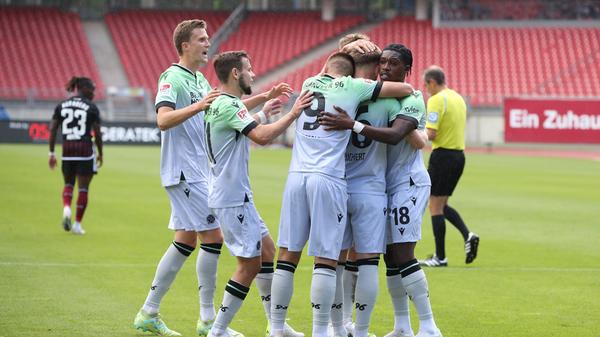 Der FCN liegt jetzt mit 0:2 zurück, was durchaus ärgerlich ist, denn eigentlich ist die Mannschaft von Cristian Fiél beim Heimauftakt das bessere Team.