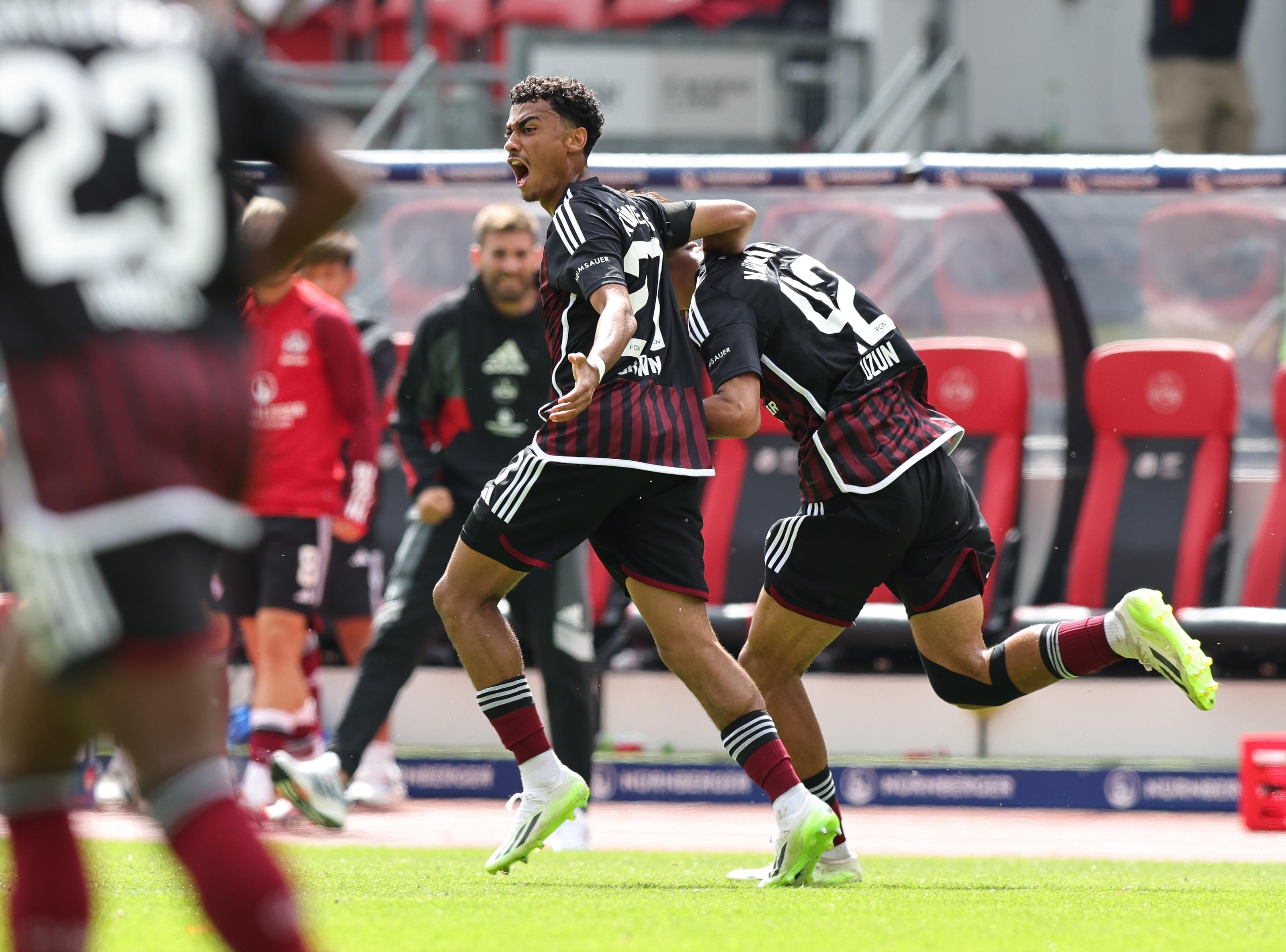 Doch dann wird Nürnbergs Uzun zum Dosenöffner - er schiebt cool zum Anschlusstreffer ein! 