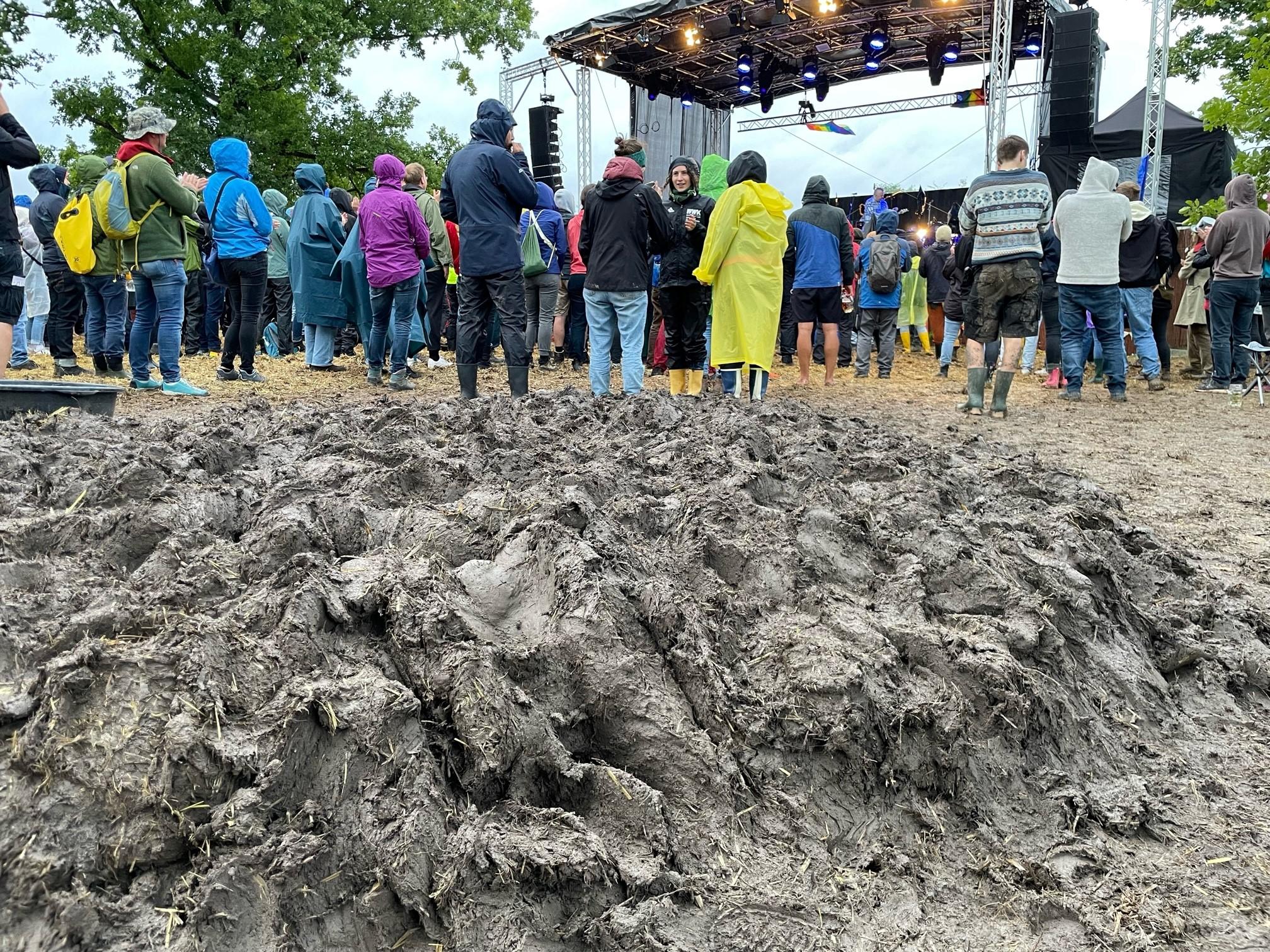 Der Matschhügel Süd an der Tanz-Stroh-Manege war immer wieder ein beliebter Ort für schlammigen Spaß.