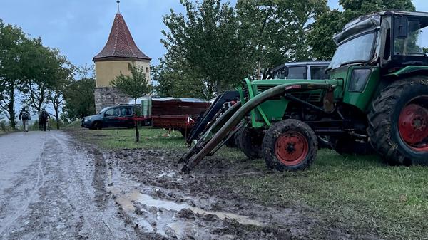 Das Festival-Gelände wurde als schlammige Idylle verlassen - so wie sie seit Freitag von den Weintürmen erobert worden war.