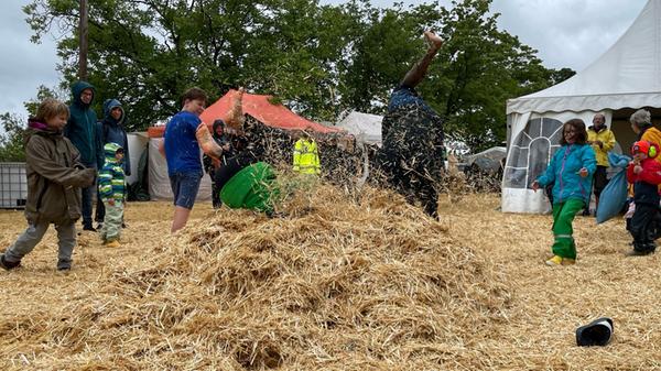 Wobei auch waghalsige Sprünge für Abwechslung ...