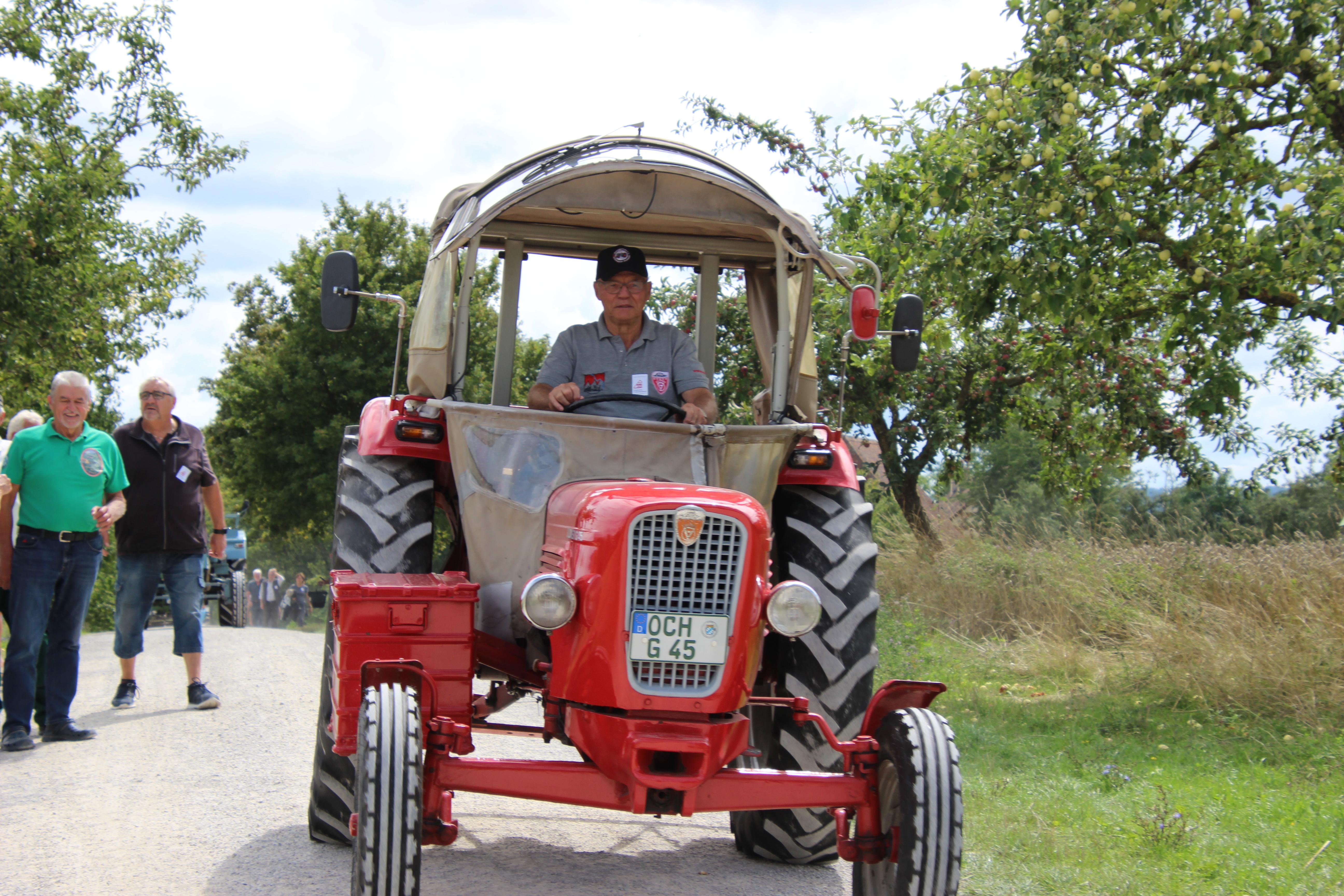 "Das Freilandmuseum bietet einfach das perfekte Ambiente für so ein Schleppertreffen", meint Museums-Verwaltungschef Reinhold Werner.