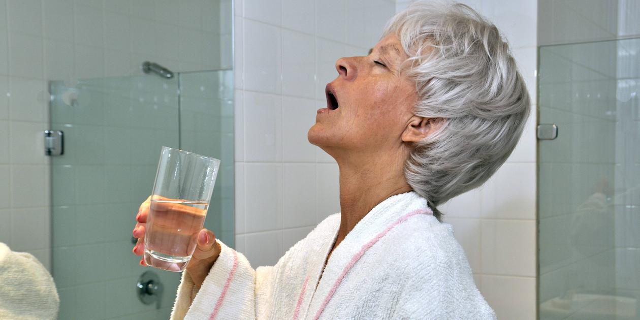 Mit Salzwasser gurgeln: Wirkung & Tipps