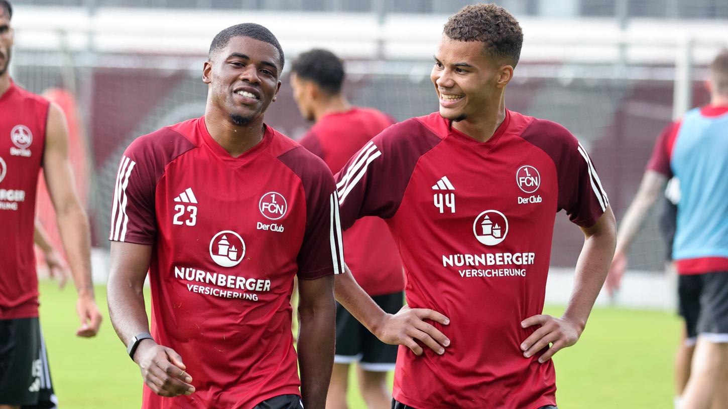 Jermain Nischalke (rechts) neben dem ebenfalls nicht mehr für den Club aktiven Torjäger Kwadwo Duah. Jermain Nischalke (rechts) neben dem ebenfalls nicht mehr für den Club aktiven Torjäger Kwadwo Duah.