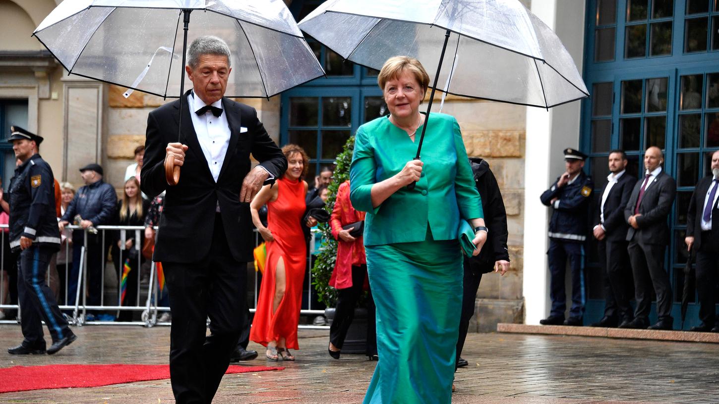 Angela Merkel gemeinsam mit ihrem Mann Joachim Sauer bei der Eröffnung der Richard-Wagner-Spiele 2023 in Bayreuth.