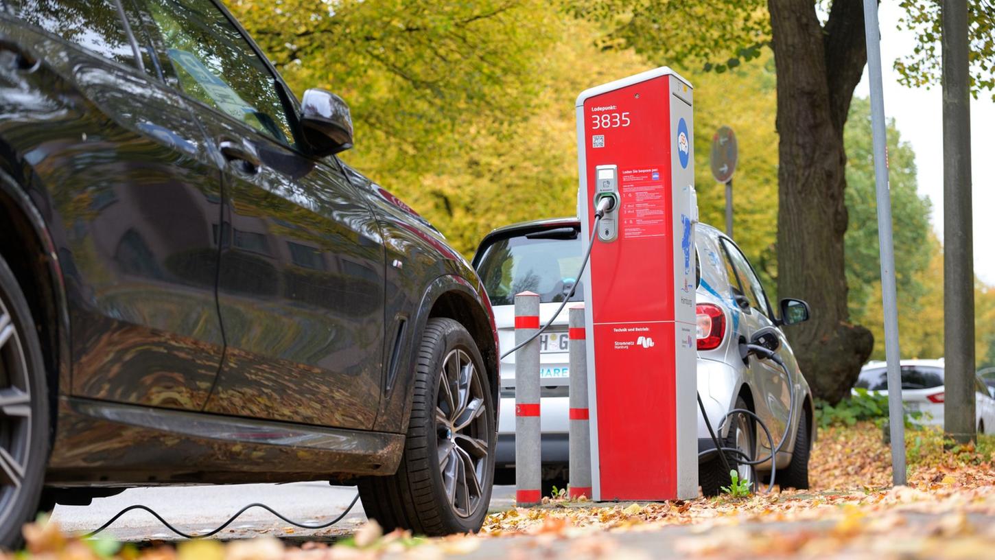 In Bayern kommen auf einen Ladepunkt 10,8 Elektroautos - damit ist das Ladenetz hierzulande laut Statistik bundesweit führend.
