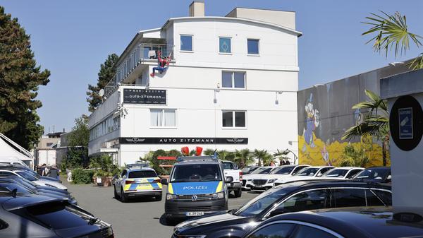 Raubüberfall auf Autohaus: Großfahndung in Nürnberg