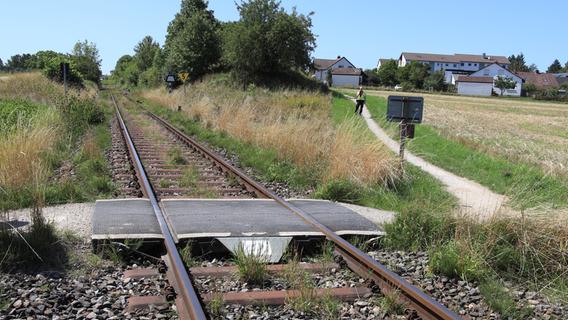 Tödlicher Unfall in Rothenburg: Radler wird von Zug erfasst und stirbt