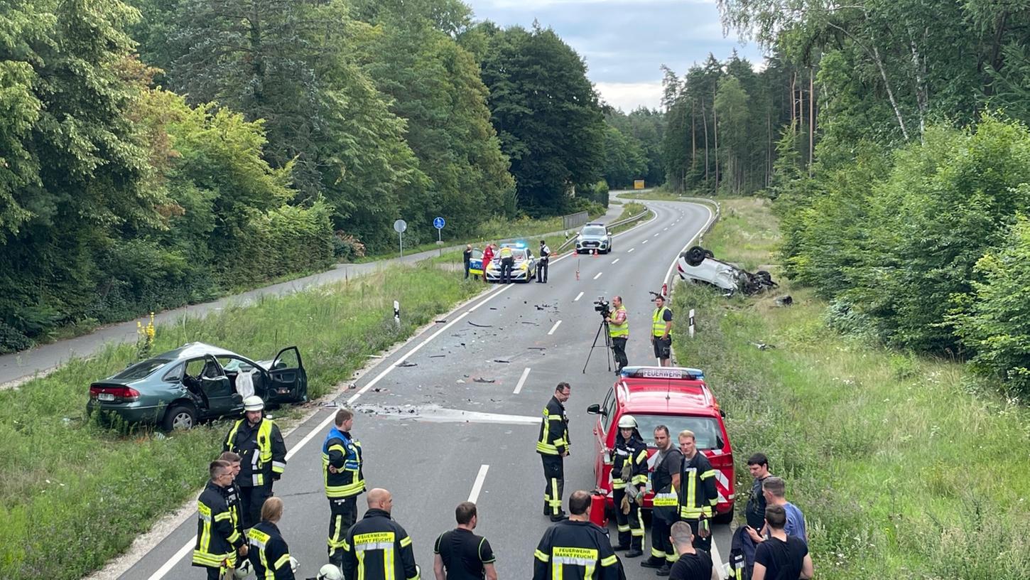 Am Samstagvormittag kam es zu einem tödlichen Verkehrsunfall zwischen Feucht und Mossbach. Am Samstagvormittag kam es zu einem tödlichen Verkehrsunfall zwischen Feucht und Mossbach.