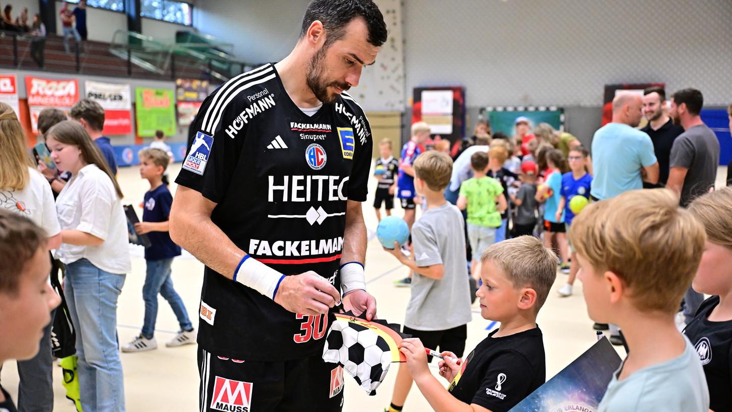 Kein Muskelkater, aber Kopfschmerzen: Gedeón Guardiola lernt gerade noch seine Kollegen und die Fans des HC Erlangen kennen - und sie ihn.