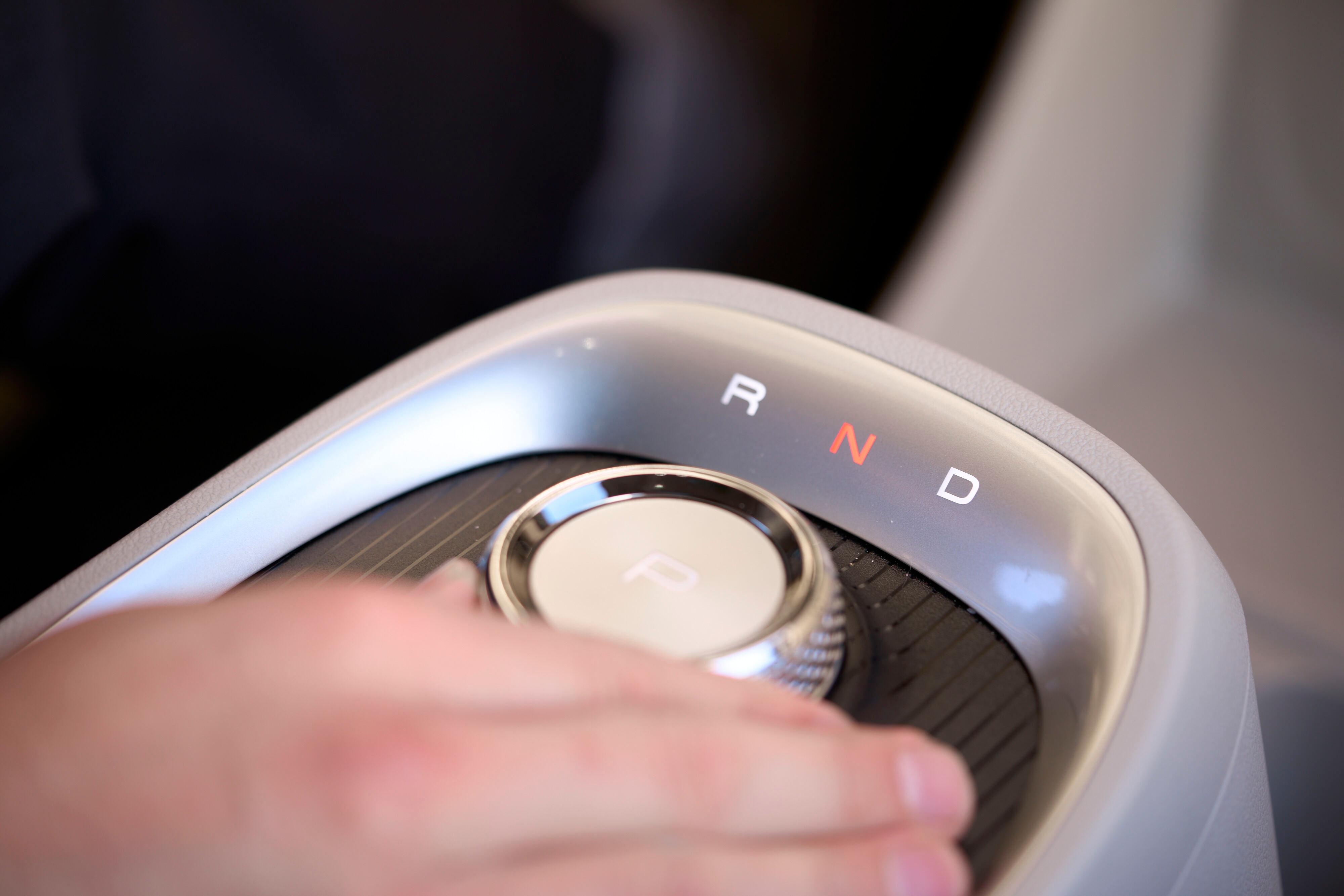 Die Fahrstufen werden über diesen Drehregler eingelegt.