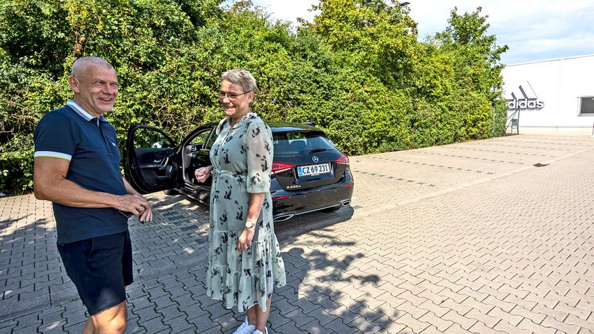 Dieses Paar aus Dänemark wollte die Fahrt nach Hamburg für einen Einkaufsstopp in Herzogenaurach unterbrechen. Es blieb aufgrund des Feiertags beim Versuch...