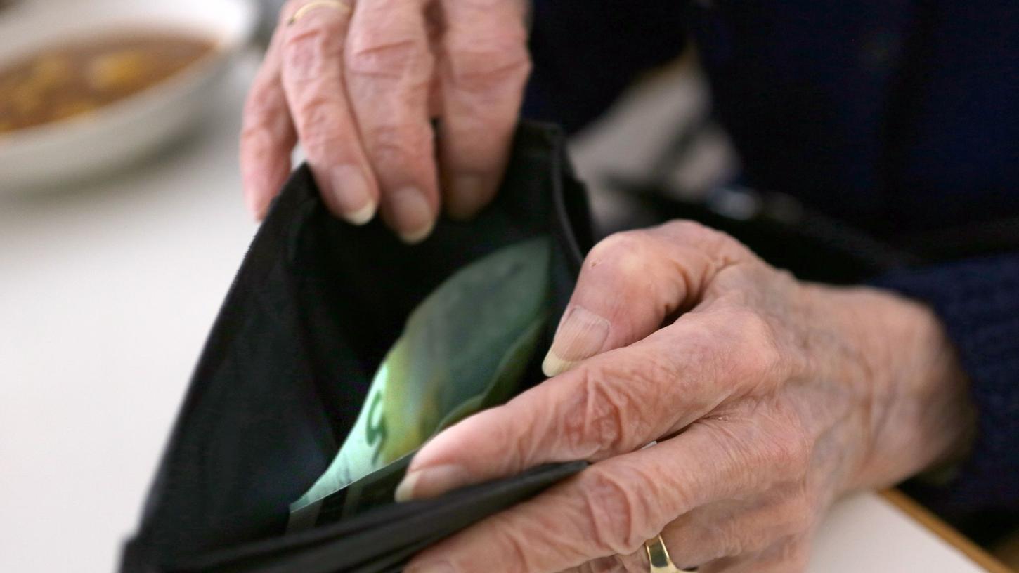 Durch eine Betriebsrente winkt zusätzliches Geld im Alter. Doch nicht immer ist diese Art der Vorsorge sinnvoll. Durch eine Betriebsrente winkt zusätzliches Geld im Alter. Doch nicht immer ist diese Art der Vorsorge sinnvoll.