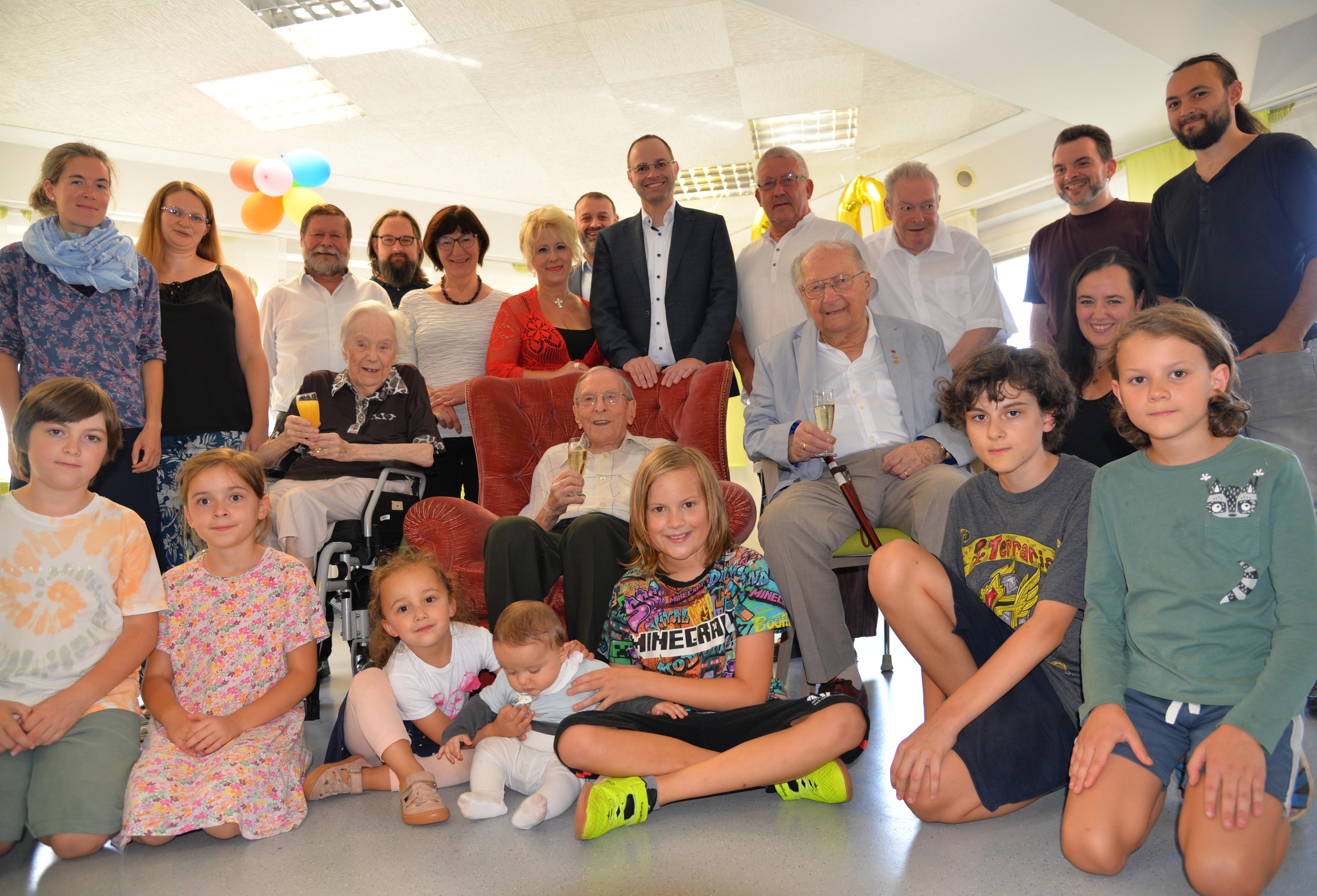 Unzählige Glückwünsche zum 100. Geburtstag Helmut Stock aus Lauf