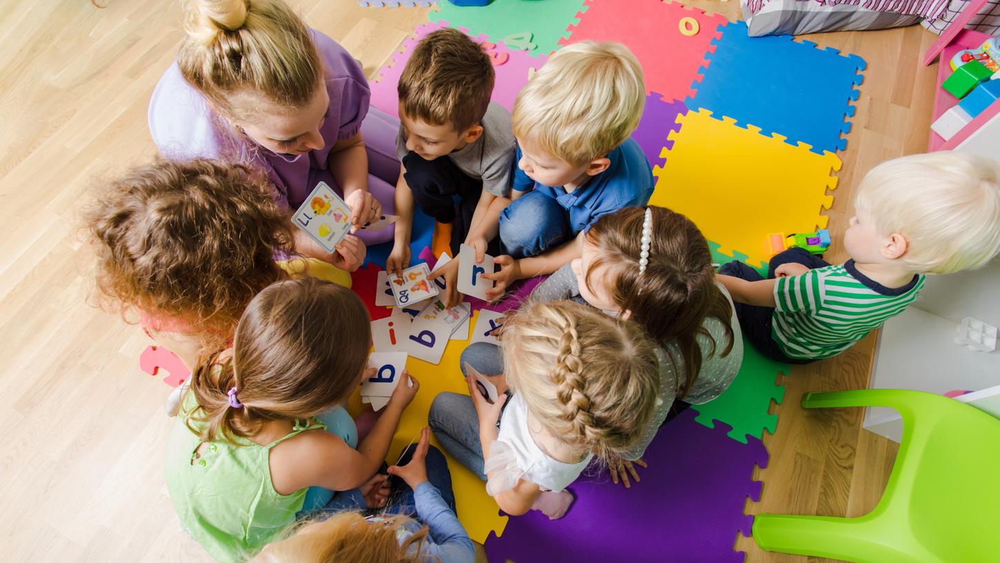 In Horten und in Schulen sind die Plätze für die Kinderbetreuung knapp. In Horten und in Schulen sind die Plätze für die Kinderbetreuung knapp.