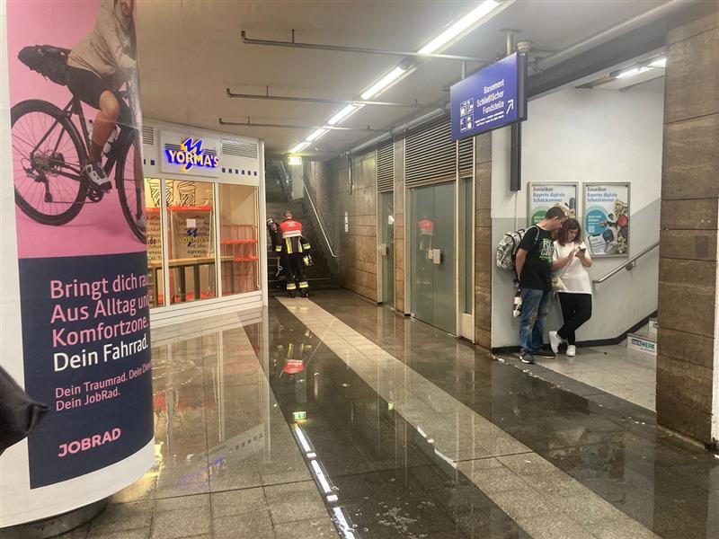 Auch der Nürnberger Hauptbahnhof wurde vom Starkregen nicht verschont...