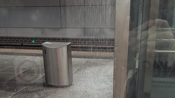 Und auch in der U-Bahn wurde es nass, hier in der Station Sündersbühl.