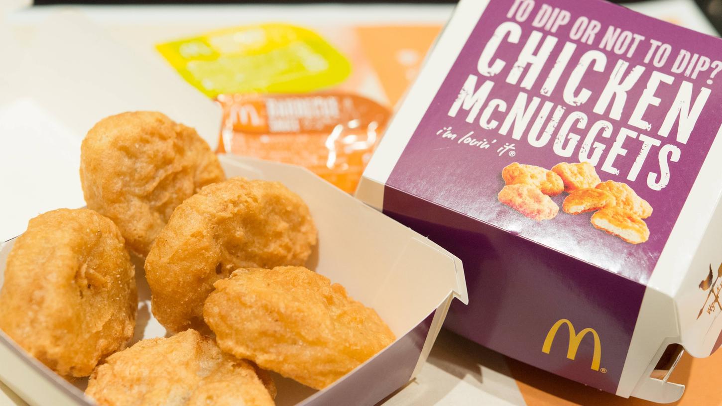 Fast eineinhalb Millionen Menschen strömen jeden Tag in die deutschen Filialen des Fastfood-Giganten. Fast eineinhalb Millionen Menschen strömen jeden Tag in die deutschen Filialen des Fastfood-Giganten.