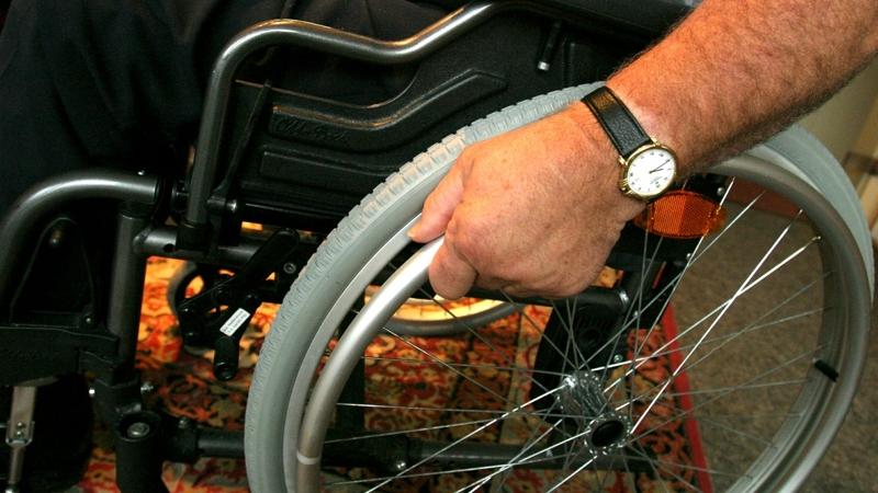 Erlangen: Betrunkener Rollstuhlfahrer verursacht Unfall