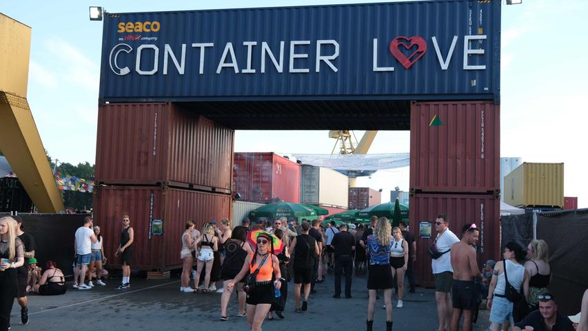 Zwischen Hafenkränen und Discokugeln: Techno satt beim Container Love Festival in Nürnberg