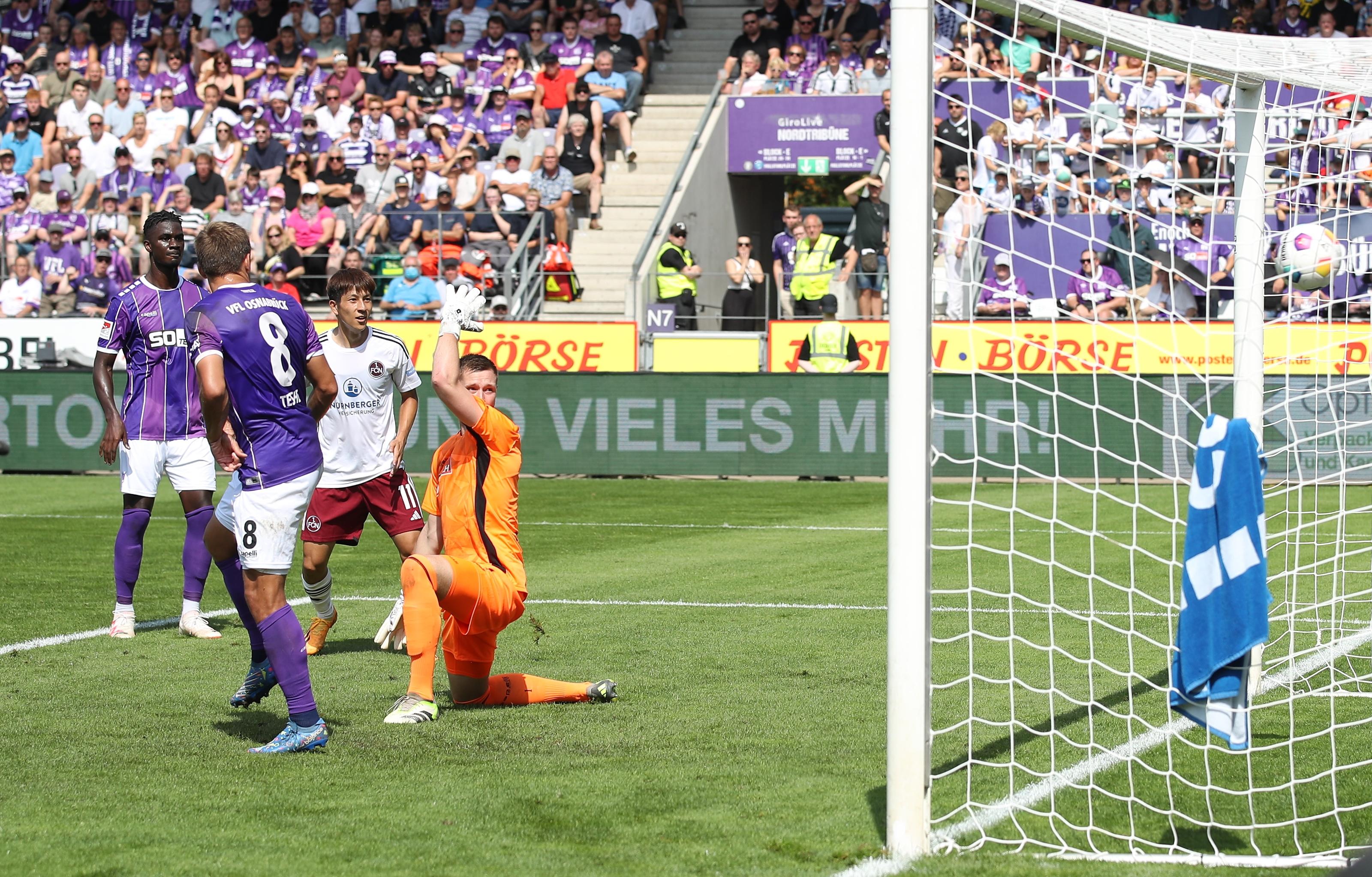 Da kann VfL-Keeper Lennart Grill nur Hinterherschauen - Can Uzun netzt in Minute 35 zur Nürnberger Führung ein.