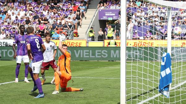 Da kann VfL-Keeper Lennart Grill nur Hinterherschauen - Can Uzun netzt in Minute 35 zur Nürnberger Führung ein.