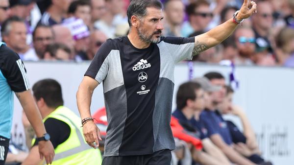 Geht doch, aber da ist mehr drin: Cristian Fiel sieht immer Verbesserungpotenzial und gibt seiner Mannschaft Anweisungen.