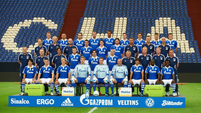 Zugänge: Obasi (TSG 1899 Hoffenheim, ausgeliehen), Hildebrand (zuletzt vereinslos), Pukki (HJK Helsinki), Fährmann (Eintracht Frankfurt), Fuchs (1. FSV Mainz 05), Höger (Alemannia Aachen), Holtby (1. FSV Mainz, war ausgeliehen), Jones (Blackburn Rovers, war ausgeliehen), Moravek (1. FC Kaiserslautern, war ausgeliehen), Wiegel (FC Schalke 04 II) - Abgänge: Moravek (FC Augsburg), Edu (Besiktas Istanbul, ausgeliehen) Gavranovic (1. FSV Mainz 05, ausgeliehen), Annan (Vitesse Arnhem), Avelar (Karpaty Lwiw), Deac (Rapid Bukarest), Hao (Shandong Luneng Taishan), Karimi (Pirouzi Teheran), Müller (Karlsruher SC), Neuer (FC Bayern München), Pachan (VfB Hüls), Pander (Hannover 96), Pliatsikas (MSV Duisburg), Pourie (Silkeborg IF), Reginiussen (Odense BK), Schmitz (SV Werder Bremen), Charisteas (Panetolikos Agrinio), Asamoah, Loheider, Plestan. - In der vergangenen Saison schnappten sich die Cluberer zusammengerechnet vier Punkte gegen die Knappen (2:1, H ; 1:1, A). - Bilanz: 14 - 13 - 23.  Ergebnis in der Hinrunde: 0:4 (A), Torschützen: Huntelaar (13., 66.), Raúl (38.), Holtby (84.). / 4:1 (H), Torschützen: Balitsch (25.), Simons (37.), Didavi (45., 87.), Holtby (85.).