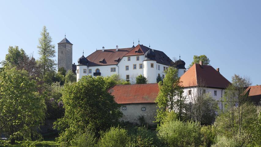 Die Burg Unteraufseß in der Fränkischen Schweiz ist nur eine von vielen spektakulären Stationen entlang des "Fränkischen Gebirgswegs". Die Wandertour wurde zu einer der beliebtesten Routen Deutschlands gewählt. Die Burg Unteraufseß in der Fränkischen Schweiz ist nur eine von vielen spektakulären Stationen entlang des "Fränkischen Gebirgswegs". Die Wandertour wurde zu einer der beliebtesten Routen Deutschlands gewählt.