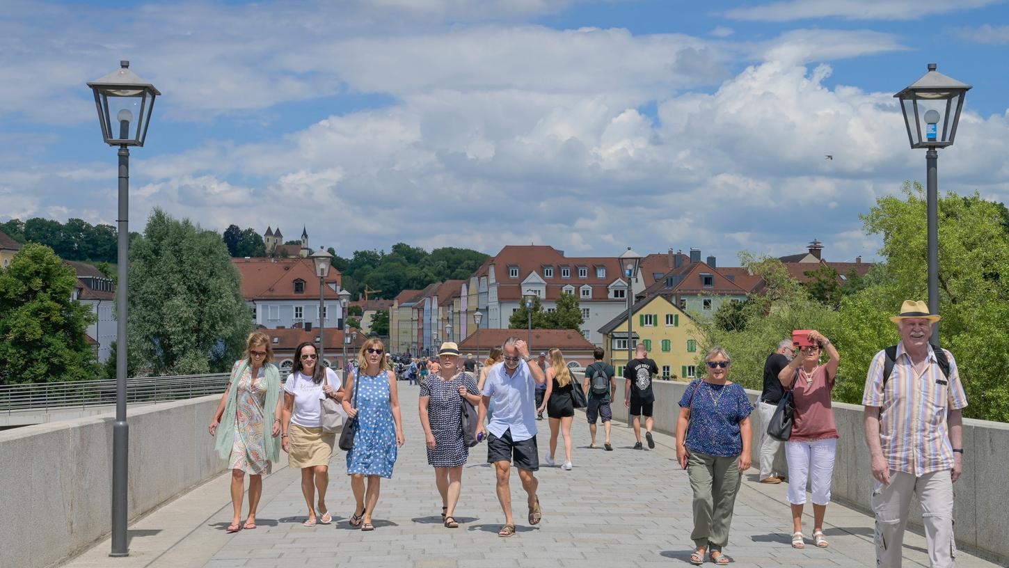 Hitze in Regensburg: Die Stadt gehört in dieser Woche zu den heißesten Orten Deutschlands. Hitze in Regensburg: Die Stadt gehört in dieser Woche zu den heißesten Orten Deutschlands.