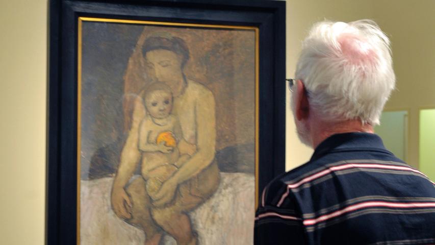 Das Kind in dem Werk "Sitzende Mutter mit Kind auf dem Schoß" von Paula Modersohn-Becker hält ebenfalls eine Zitrusfrucht in der Hand.
