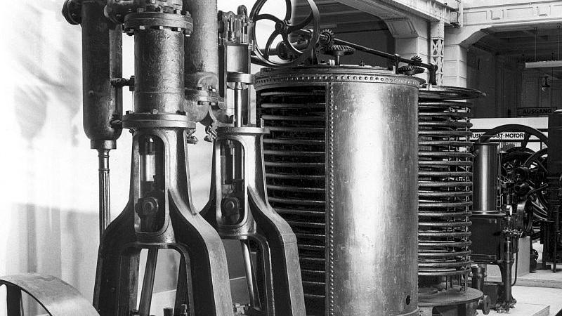 Seine Erfindungen waren der Beginn der Kältetechnik: Karl von Linde, Ingenieur und Unternehmer, wurde am 11. Juni 1842 im oberfränkischen Berndorf geboren. Seine bahnbrechenden wärmetheoretischen Arbeiten ermöglichten es ihm, 1876 eine Kompressionskältemaschine zu entwickeln. Somit war der Grundstein zur industriellen Massenherstellung von Kunsteis gelegt und Linde gründete die heute international operierende Linde AG. Im Alter von 92 Jahren starb er am 16. November 1934 in München.