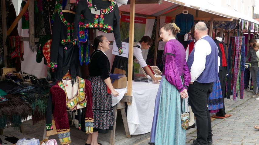 Beim Gredinger Trachtenmarkt können Interessierte stöbern und natürlich auch kaufen. Beim Gredinger Trachtenmarkt können Interessierte stöbern und natürlich auch kaufen.
