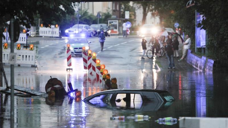 Peitschender Regen und zuckende Blitze in Franken