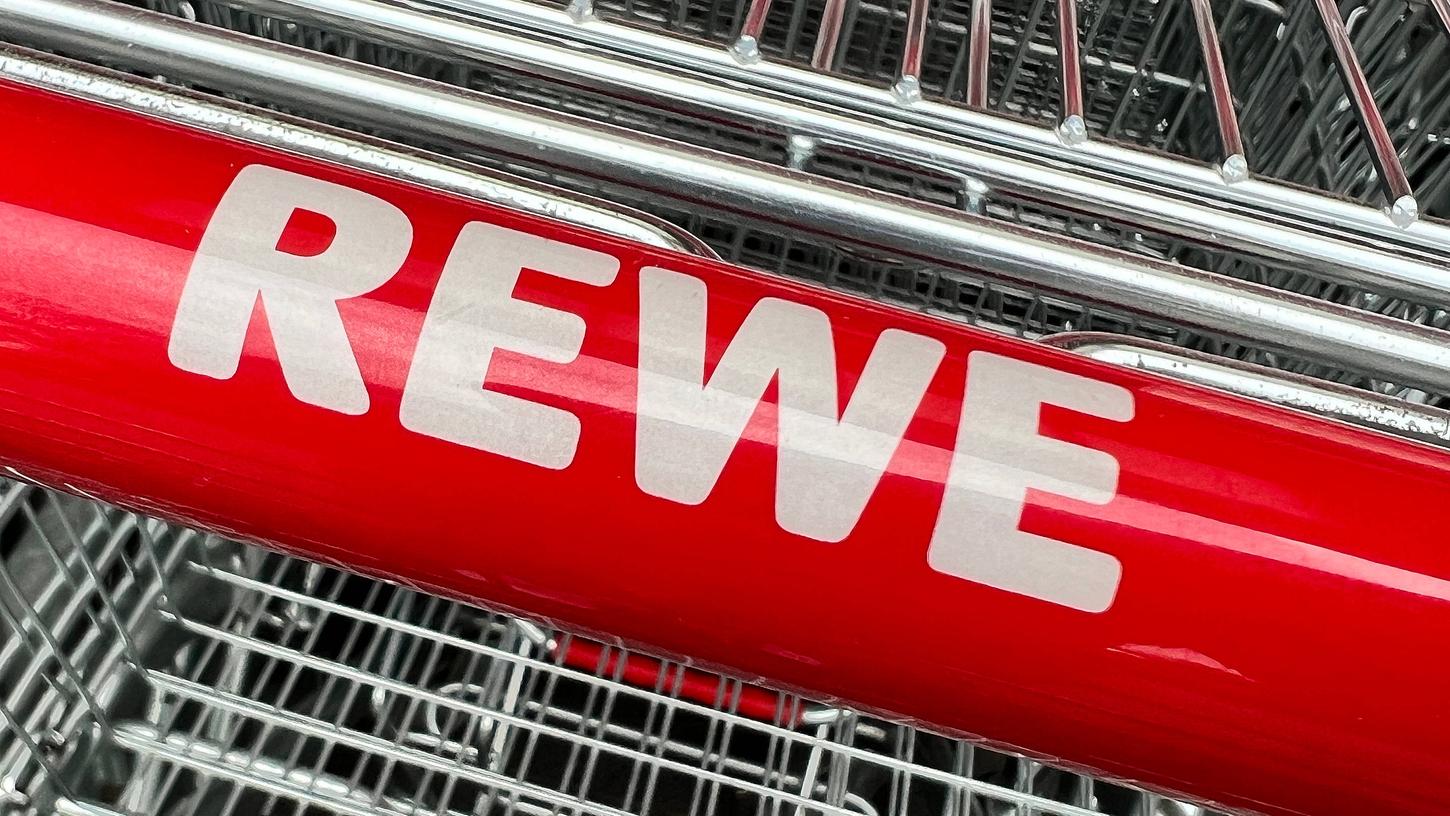 Rewe-Kunden aufgepasst: Im Oktober schließt die Filiale in der Würzburger Straße, allerdings nicht ersatzlos (Symbolbild).