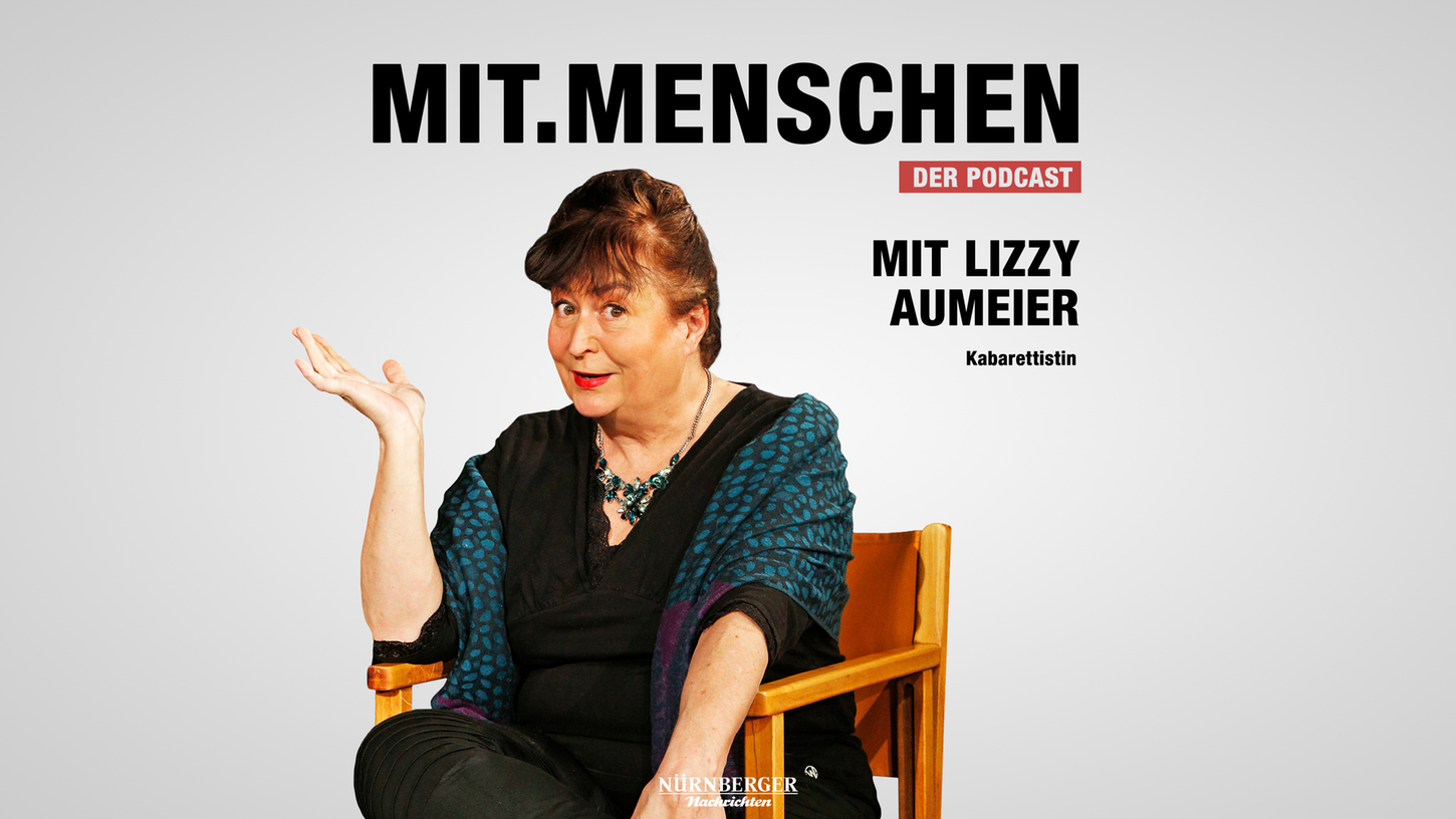 Kabarettistin Lizzy Aumeier ist im Podcast Mit.Menschen zu Gast.
