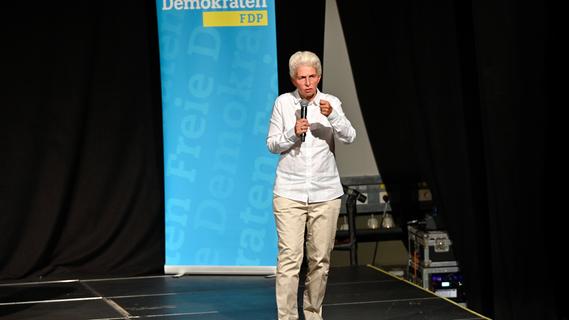 Lässt sich nicht einschüchtern:  FDP-Verteidigungsexpertin Strack-Zimmermann im Wahlkampf