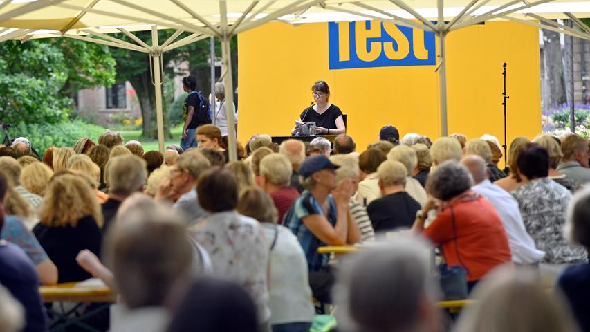 Literaturfreunde strömen zum Poetenfest in Erlangen - wir haben die Fotos!
