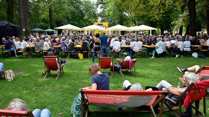 Literaturfreunde strömen zum Poetenfest in Erlangen - wir haben die Fotos!