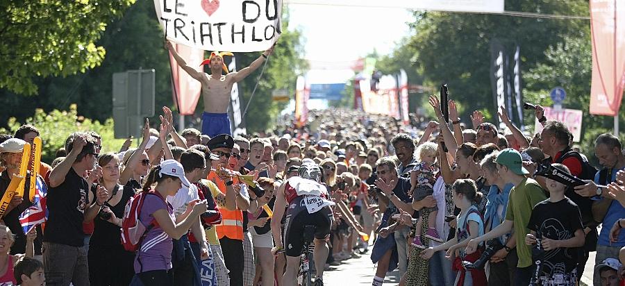 Eng, enger, Solarer Berg. Hier stehen die Challenge-Fans jedes Jahr dicht an dicht, um die Triathleten bei deren Klettertour hinauf zum Hilpoltsteiner Hausberg anzufeuern.