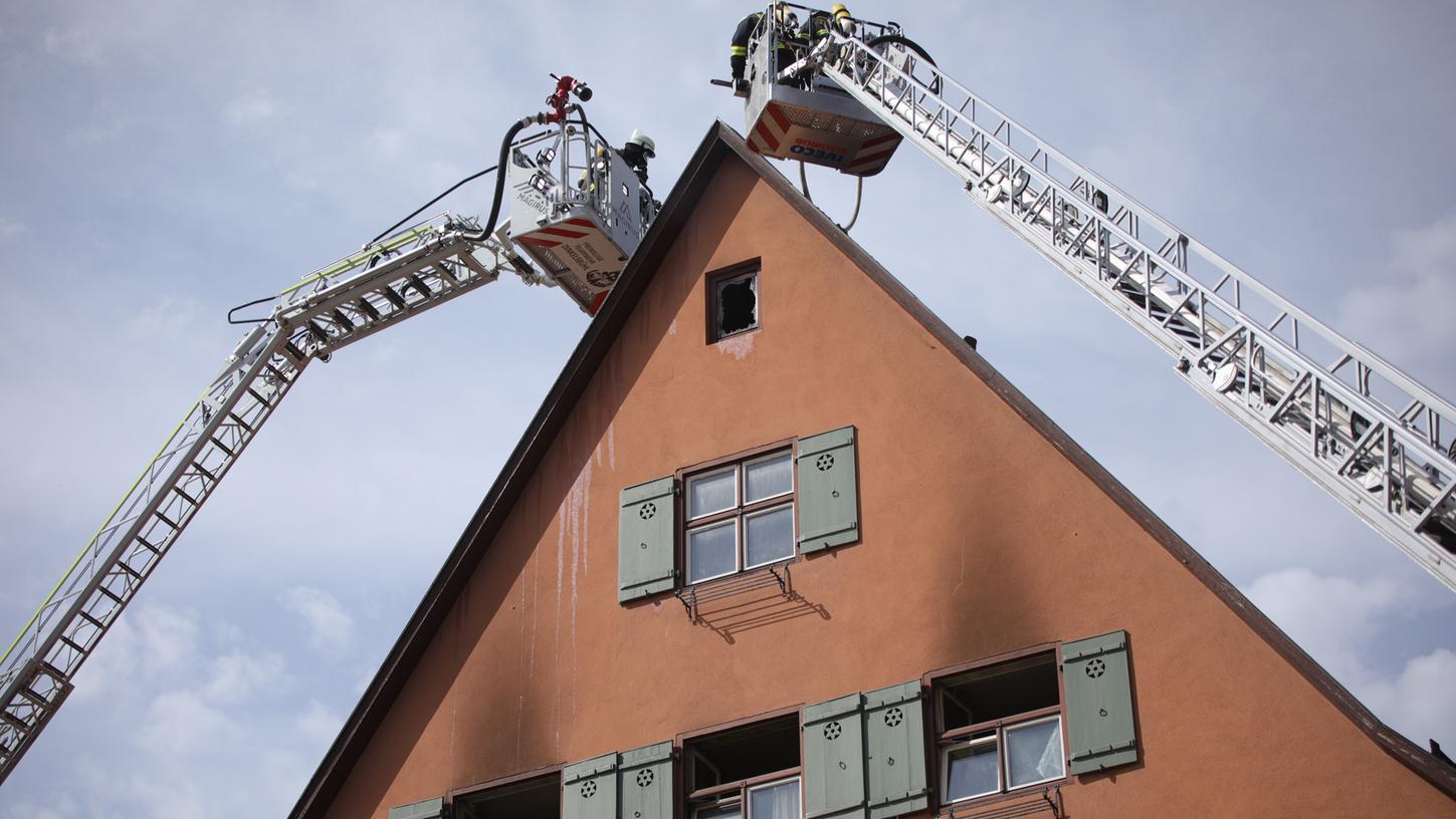 Das Feuer in dem Hotel war im Dachgeschoss ausgebrochen. Das Feuer in dem Hotel war im Dachgeschoss ausgebrochen.