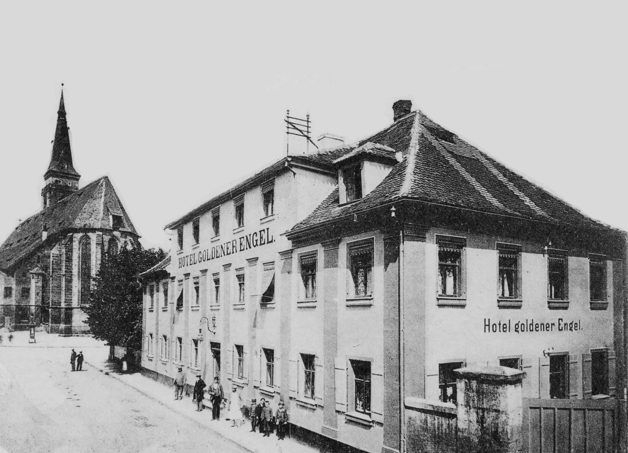 Das Hotel "Goldener Engel" in der Ludwigstraße um 1900, historisch Diesen neuen Kalender mit 12 alten Aufnahmen von 1898 - 1920 hat Hans Schmitt für Sie wieder zusammengestellt. Sichern Sie sich noch frühzeitig diesen Kalender mit diesen historischen Fotos aus den Privatarchiven von Franco Leuchauer, Hans Grießhammer und Hans Schmitt. Mit einer limitierten Auflage von 250 Stück.