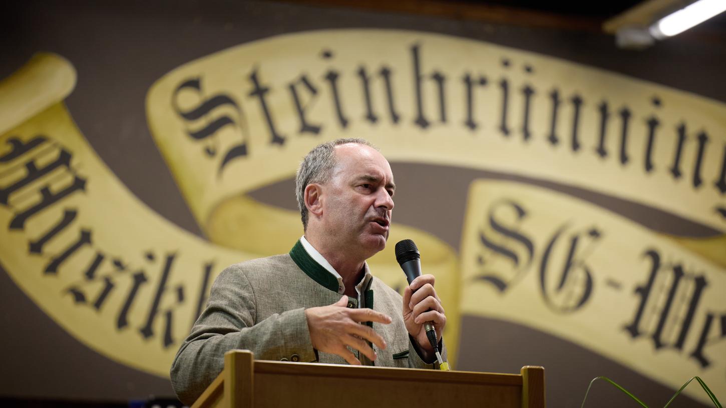Gerät immer stärker unter Druck: Hubert Aiwanger. Gerät immer stärker unter Druck: Hubert Aiwanger.