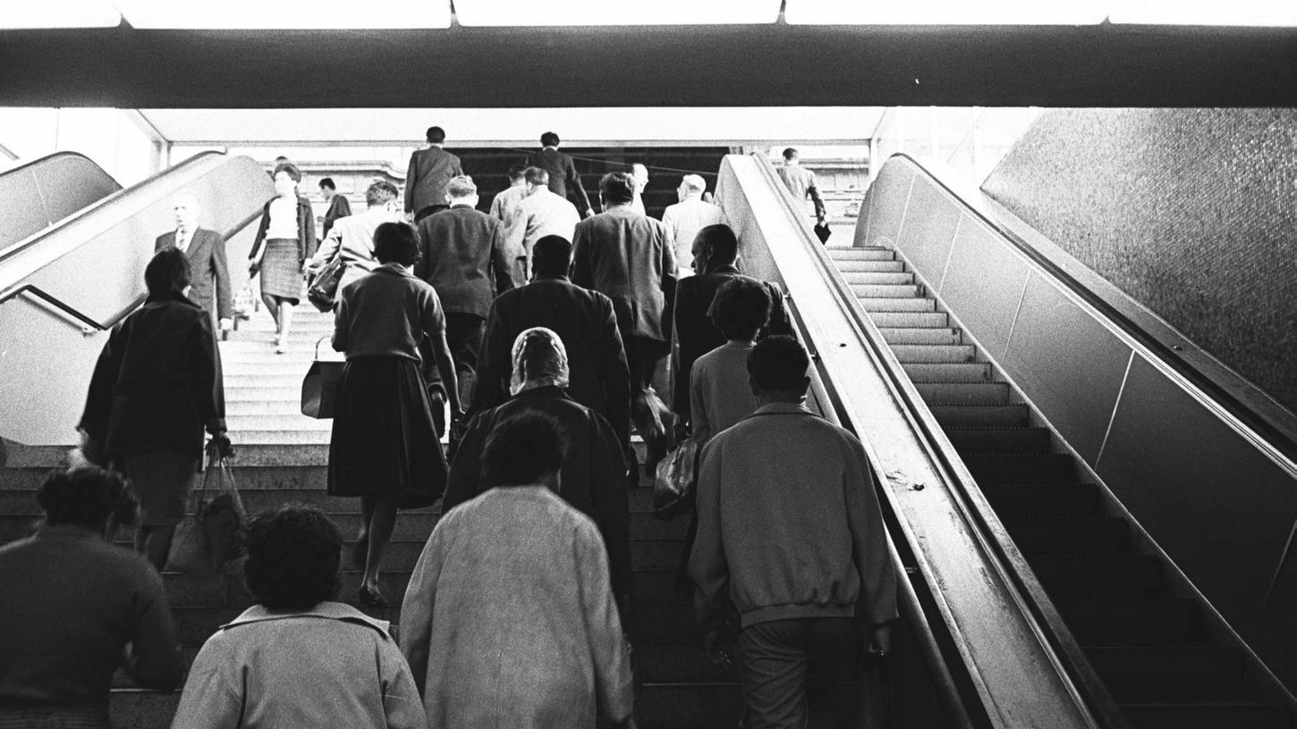 14. Juli 1961: Freche Lausbuben legen Rolltreppen lahm 14. Juli 1961: Freche Lausbuben legen Rolltreppen lahm