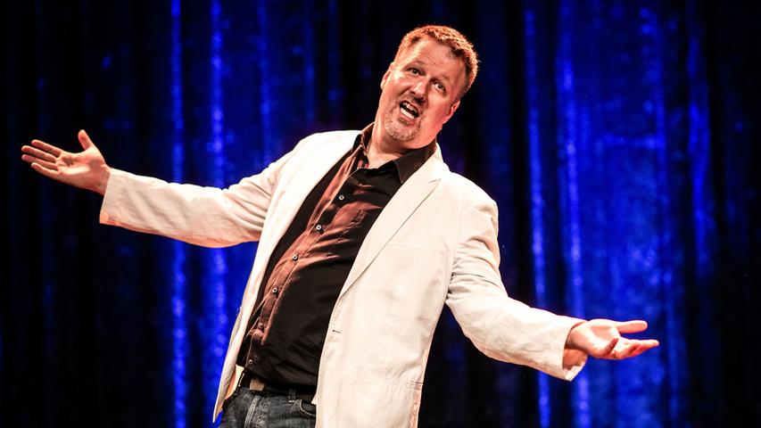 Michael A. Tomis, früher Teil vom Totalen Bamberger Cabaret, eröffnet am 22. September die Kulturschmankerl. Michael A. Tomis, früher Teil vom Totalen Bamberger Cabaret, eröffnet am 22. September die Kulturschmankerl.