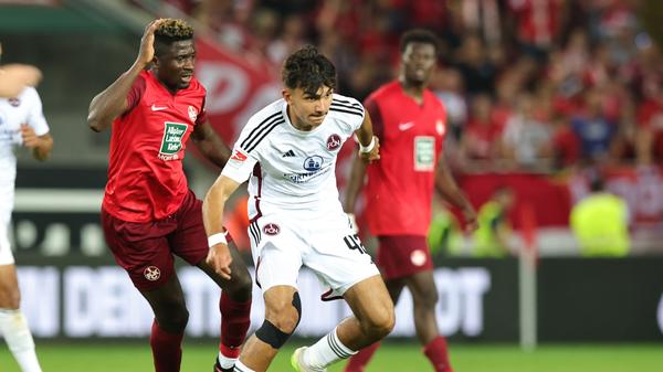 Nach einer Stunde kommt Can Uzun für Duman ins Spiel. Bringt die Einwechslung des 17-jährigen Hoffnungsträgers doch noch die Wende?