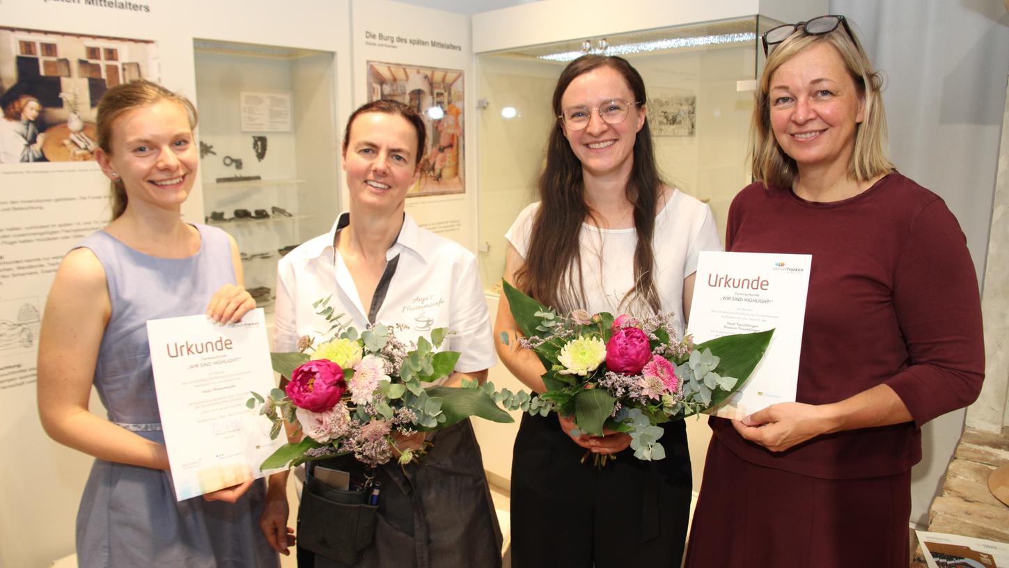 Integrationslotsin Franziska Warga bedankt sich bei Cafébetreiberin Anja Christoph, Museumsleiterin Sarah König und Bürgermeisterin Kristina Becker (von links) für ihr Mitwirken bei der „Sprachrallye Altmühlfranken“. Integrationslotsin Franziska Warga bedankt sich bei Cafébetreiberin Anja Christoph, Museumsleiterin Sarah König und Bürgermeisterin Kristina Becker (von links) für ihr Mitwirken bei der „Sprachrallye Altmühlfranken“.