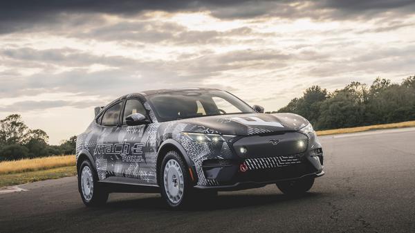 Der allradgetriebene und volllelektrische Mustang Mach-E Rally setzt motorsportliche Akzente.